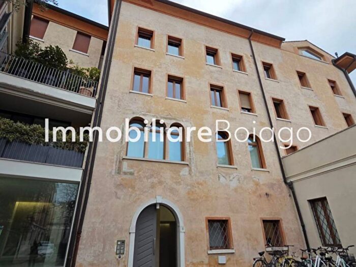 Appartamento bilocale in affitto in Piazza San Francesco, Piazza del Grano Burchiellati, Treviso