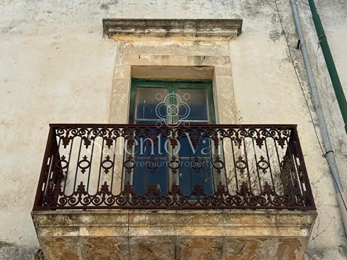 Casa bilocale in vendita in Via Garibldi, Cutrofiano