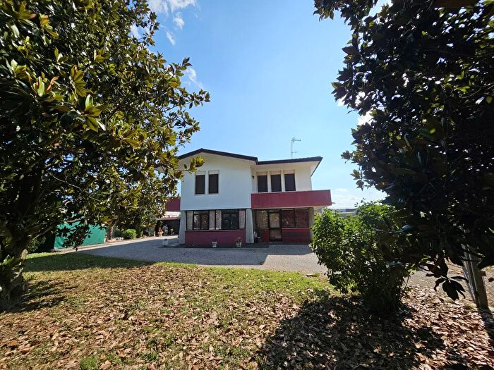Casa quadrilocale in vendita in Via Guglielmo Marconi, Pozzonovo