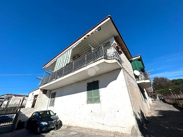 Appartamento trilocale in vendita in Via Ruggiero, Torre Del Greco