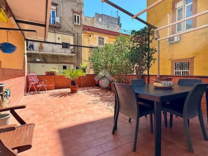 Appartamento trilocale in vendita in Via Carlo Pisacane, Napoli
