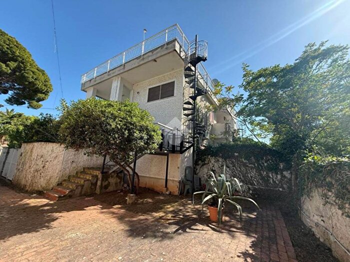 Appartamento quadrilocale in affitto in Viale giunone, Mondello Valdesi, Palermo