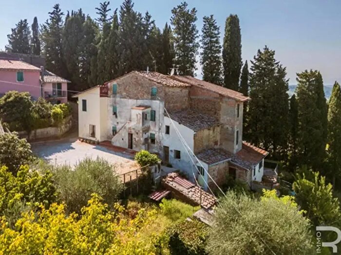 Casa con 6 locali in vendita in Via Buecchio, San Miniato