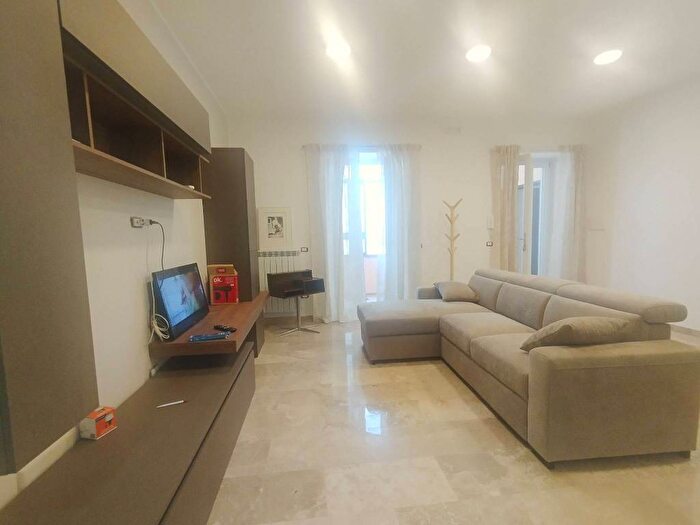 Appartamento trilocale in affitto in Via Carmine Guadagno, Centro, Pomigliano d'Arco