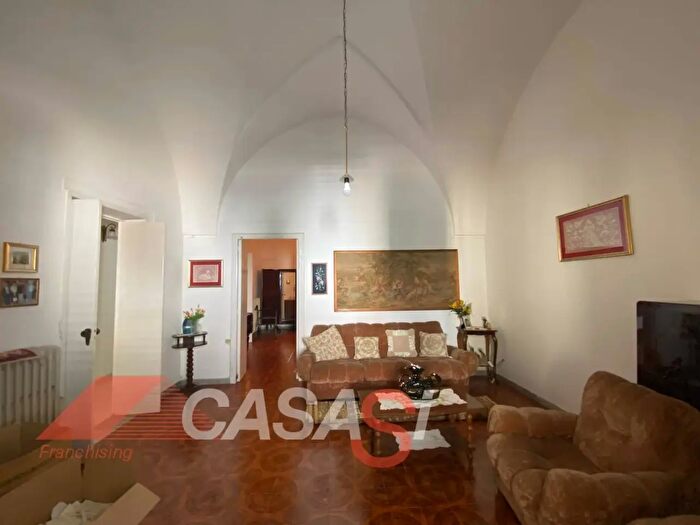Casa con 8 locali in vendita in Via degli Eroi, Uggiano La Chiesa