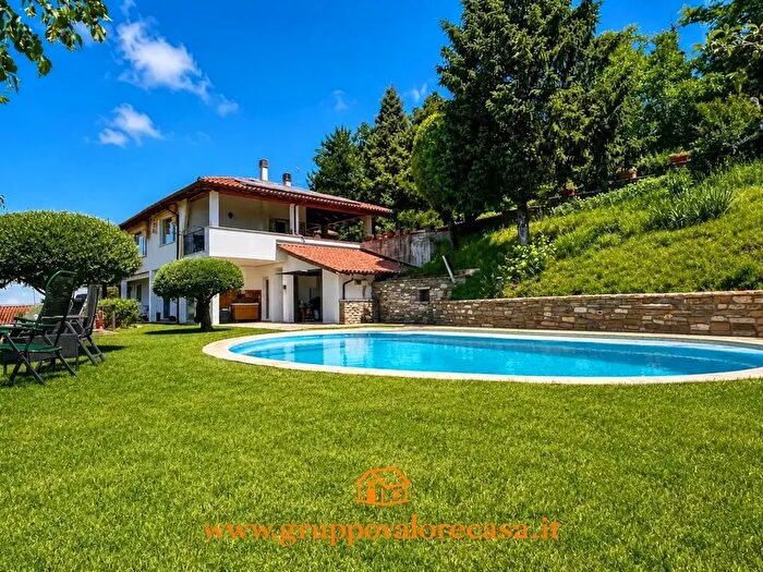Casa con 8 locali in vendita in Acqui Terme
