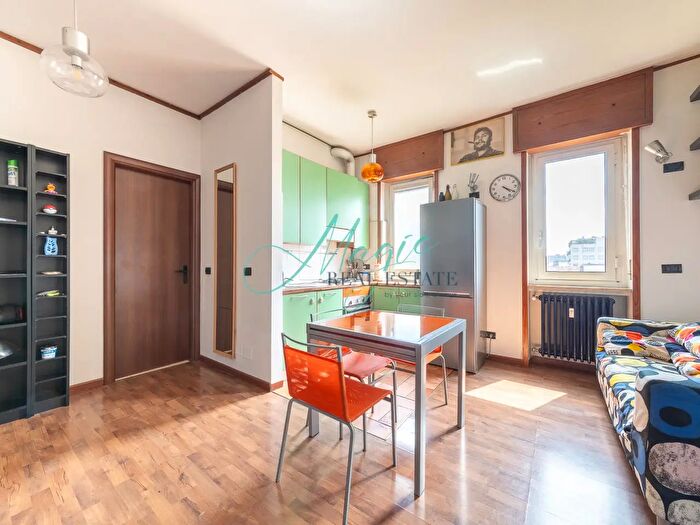 Appartamento trilocale in affitto in Via Alberto Nota, Milano