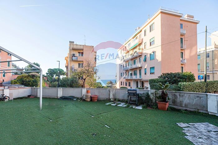 Appartamento con 6 locali in vendita in Genova