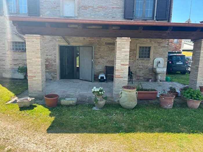 Casa con 6 locali in vendita in Osimo