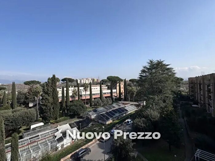 Appartamento con 6 locali in vendita in Via Carlo Giuseppe Bertero, Roma
