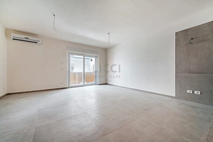 Appartamento quadrilocale in vendita in Via Flaminio Valente, Monopoli