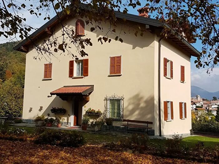 Casa con 6 locali in vendita in Via Provinciale, Alta Valle Intelvi