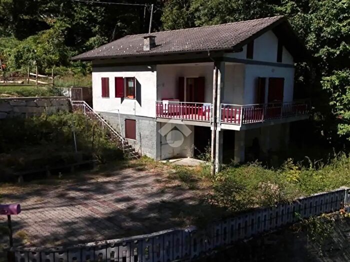 Casa con 5 locali in vendita in Via Comba Nari, Gambasca