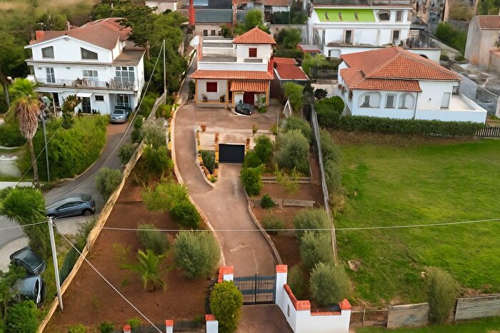 Casa con 9 locali in vendita in Via Berlinguer, Scordia