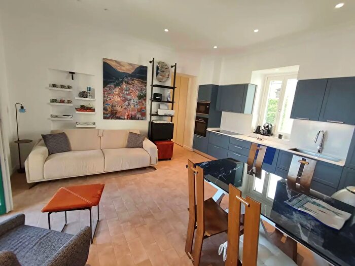 Appartamento quadrilocale in vendita in Vietri Sul Mare