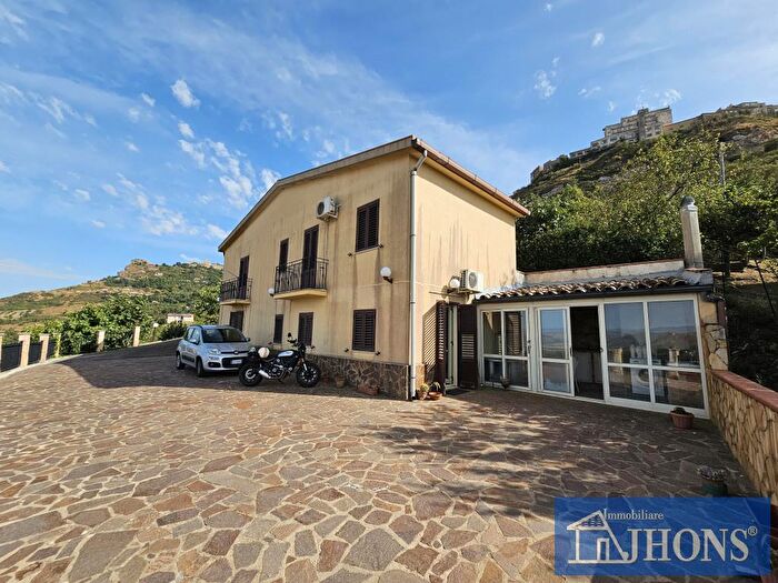 Casa quadrilocale in vendita in Contrada Kamuth, Enna