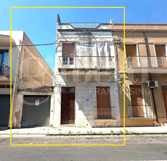 Casa con 9 locali in vendita in Via Goffredo Mameli, Avola