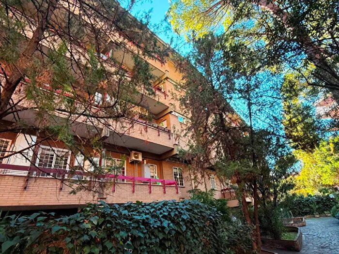 Appartamento con 5 locali in vendita in Piazza Ugo da Como, Roma