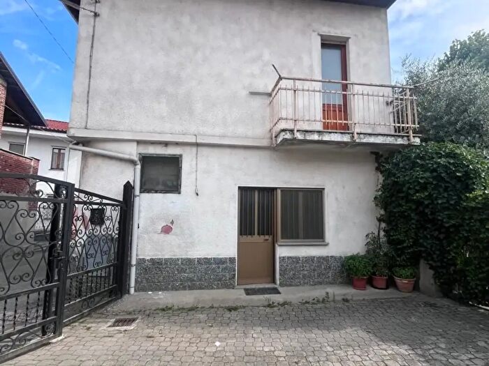 Appartamento con 5 locali in vendita in Via Roma, Bosconero