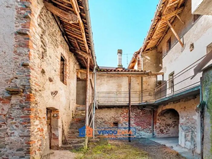 Casa con 6 locali in vendita in Via Principe Amedeo, Farigliano