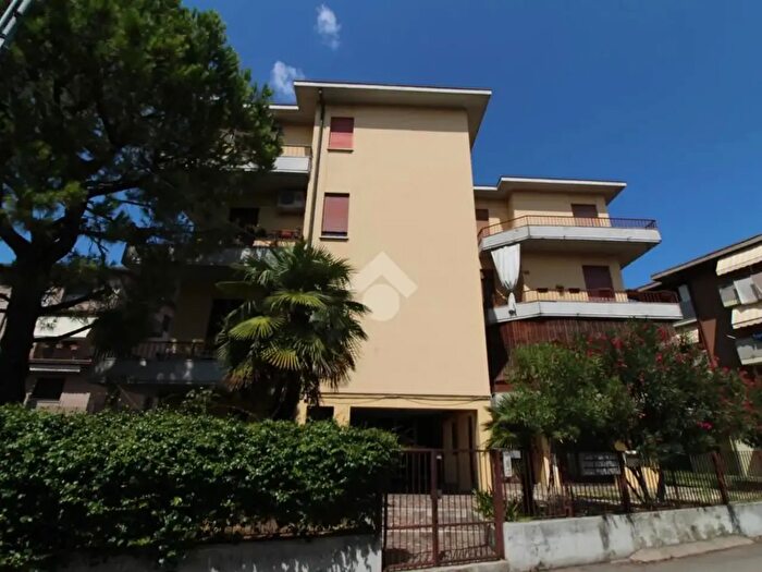 Appartamento trilocale in vendita in Via Adige, Vicenza