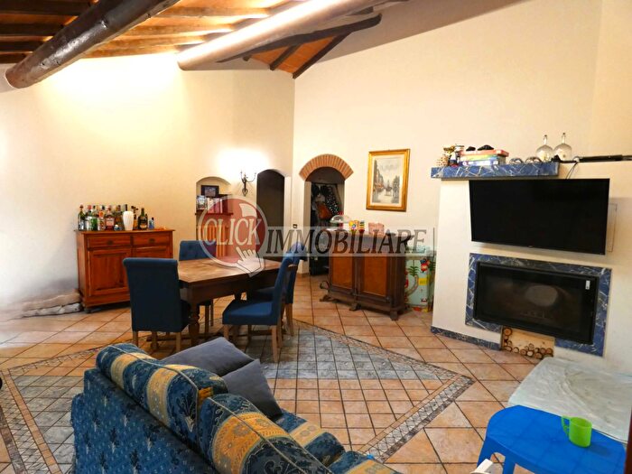 Casa con 12 locali in vendita in Scarperia e San Piero