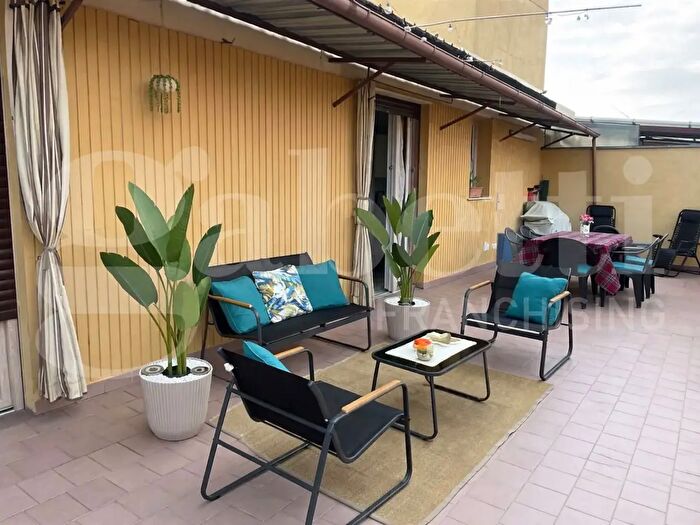 Appartamento trilocale in vendita in Via Asiago, Torino