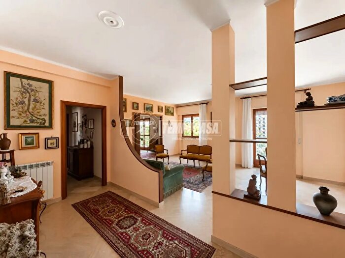 Appartamento con 7 locali in vendita in Via Francesco Cilea, Palermo