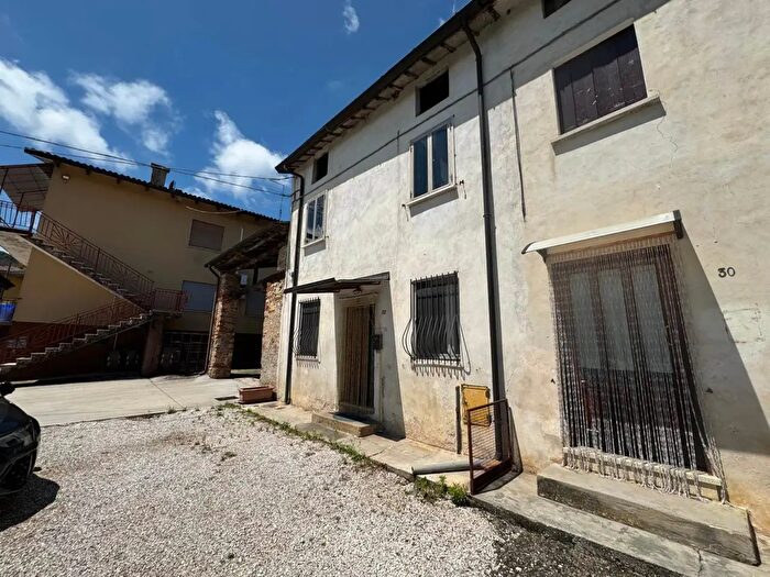 Casa con 8 locali in vendita in Via Castello, Isola Vicentina