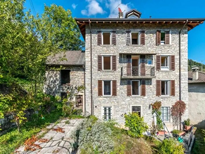 Casa con 5 locali in vendita in Via Marche, Corna Imagna