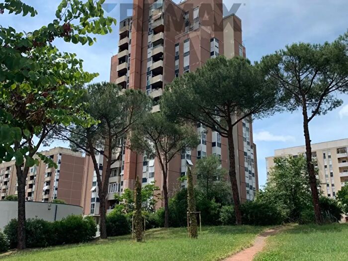 Appartamento quadrilocale in vendita in Via Luciano Folgore, Roma