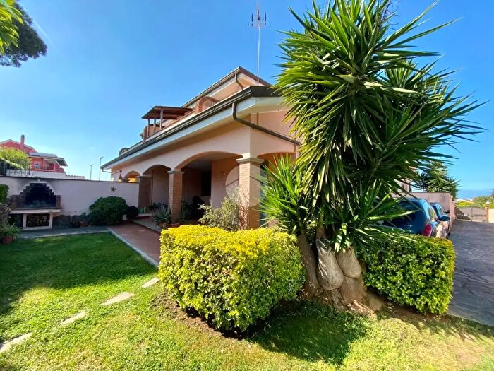 Casa quadrilocale in vendita in Via Adda, Ardea