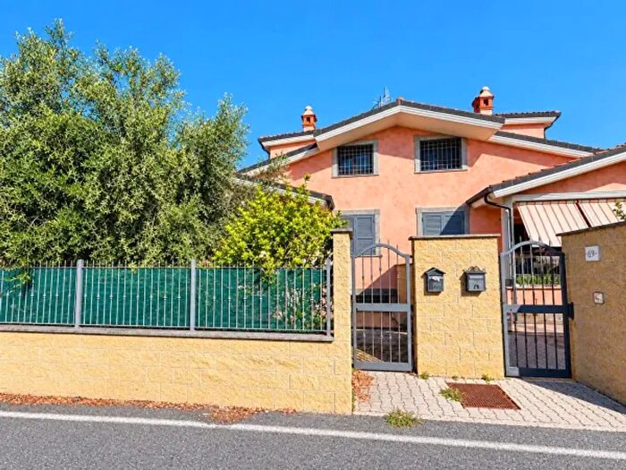 Casa con 5 locali in vendita in Via Massa di San Giuliano, Roma