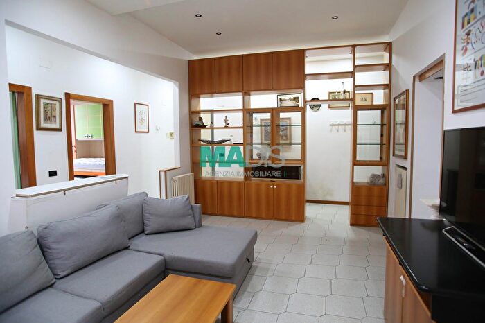 Appartamento trilocale in vendita in Piazza Giovanni Ciardi, Prato