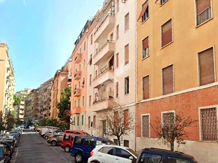 Appartamento trilocale in vendita in Roma