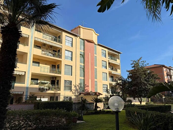 Appartamento con 6 locali in vendita in Via Giuseppe Antonio Borgese, Catania