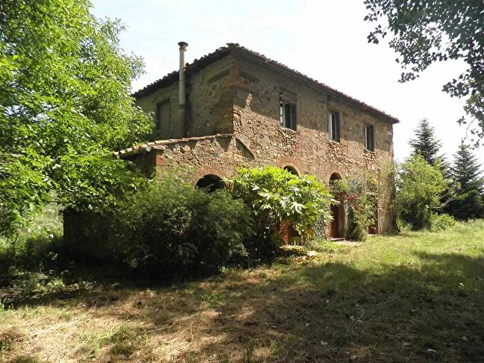 Casa con 8 locali in vendita in Montecatini Val Di Cecina