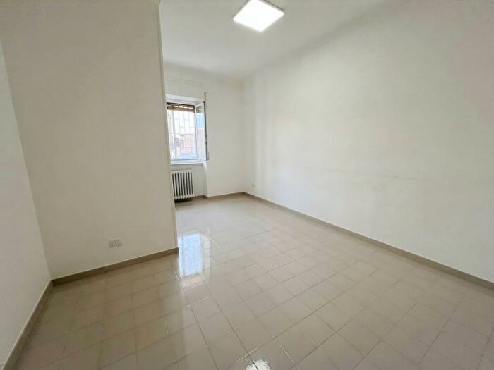 Appartamento bilocale in affitto in Via Adolfo Omodeo, Pigna Omodeo, Napoli