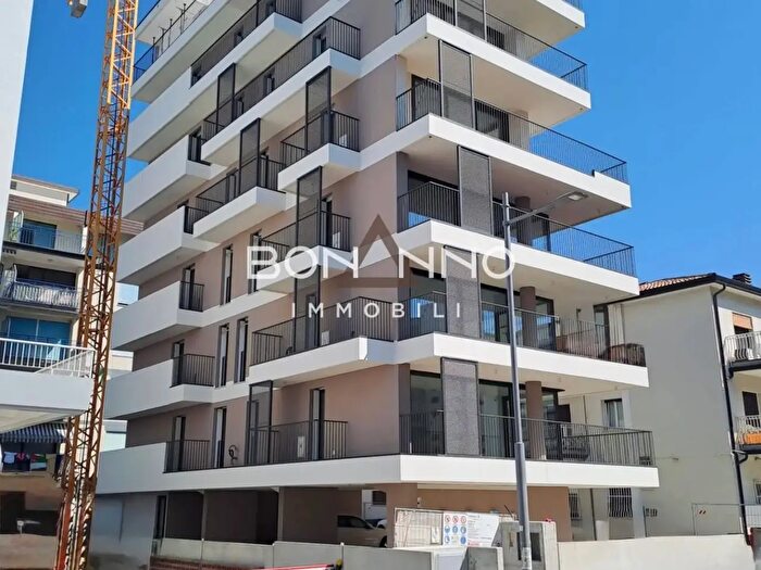 Appartamento con 5 locali in vendita in Via Zara, Jesolo