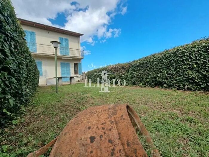 Casa con 6 locali in vendita in dei Confini, Campi Bisenzio
