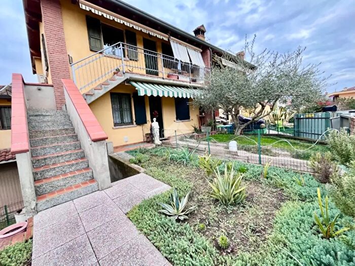 Appartamento trilocale in vendita in Via Fenice, Adro