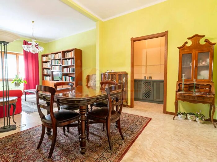 Appartamento con 10 locali in vendita in Via Principessa Maria, Sassari