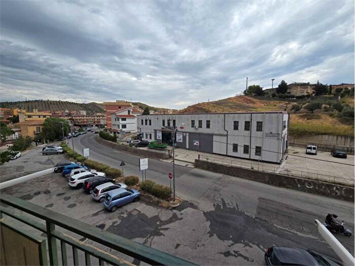 Appartamento con 6 locali in affitto in Viale Magna Grecia, Santa Maria, Catanzaro