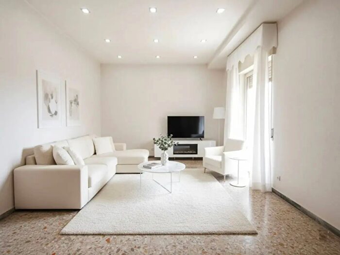 Appartamento con 5 locali in vendita in Via Giulio Antonio Acquaviva, Caserta