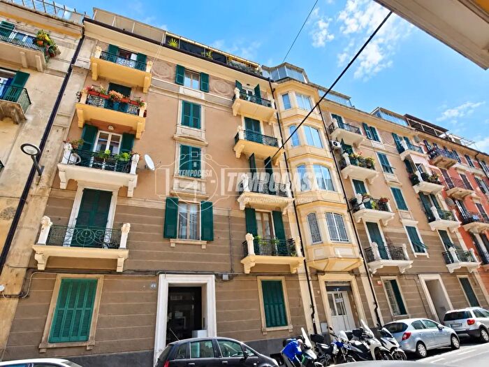 Appartamento trilocale in vendita in Via Giulio Cesare Vanini, Savona