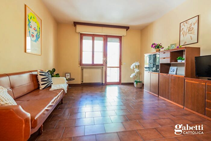 Casa con 9 locali in vendita in Via Donizetti, Cattolica