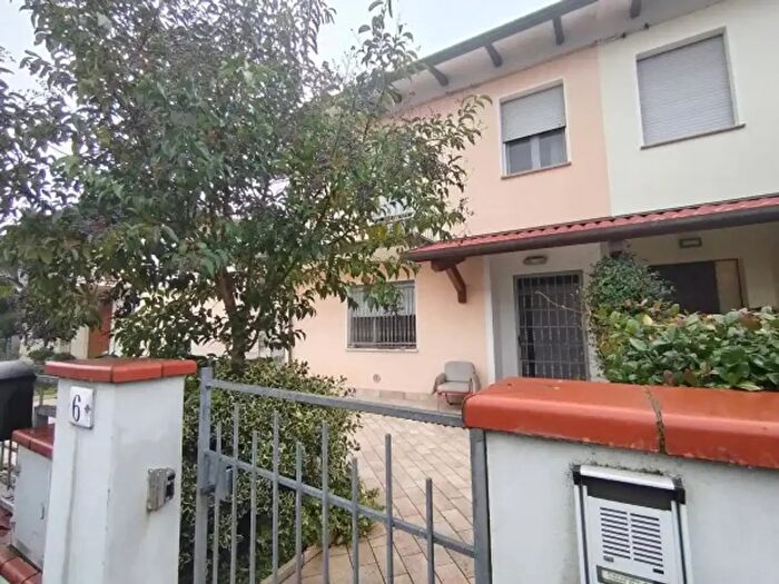 Appartamento trilocale in vendita in Via Marzabotto, Lugo