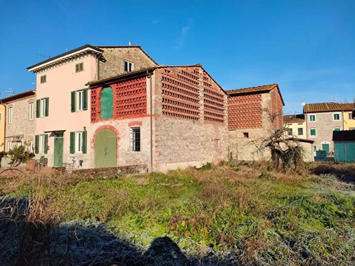 Casa con 5 locali in vendita in Capannori
