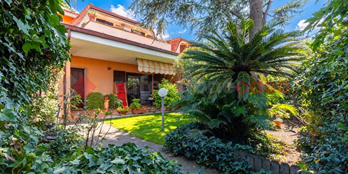 Casa quadrilocale in vendita in Via Romana Vecchia, Ciampino