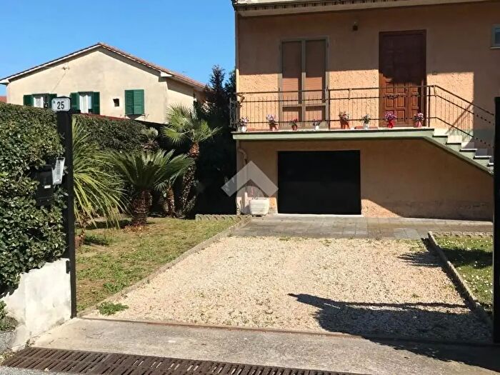 Casa con 7 locali in vendita in Via Vincenzo Bellini, Anguillara Sabazia
